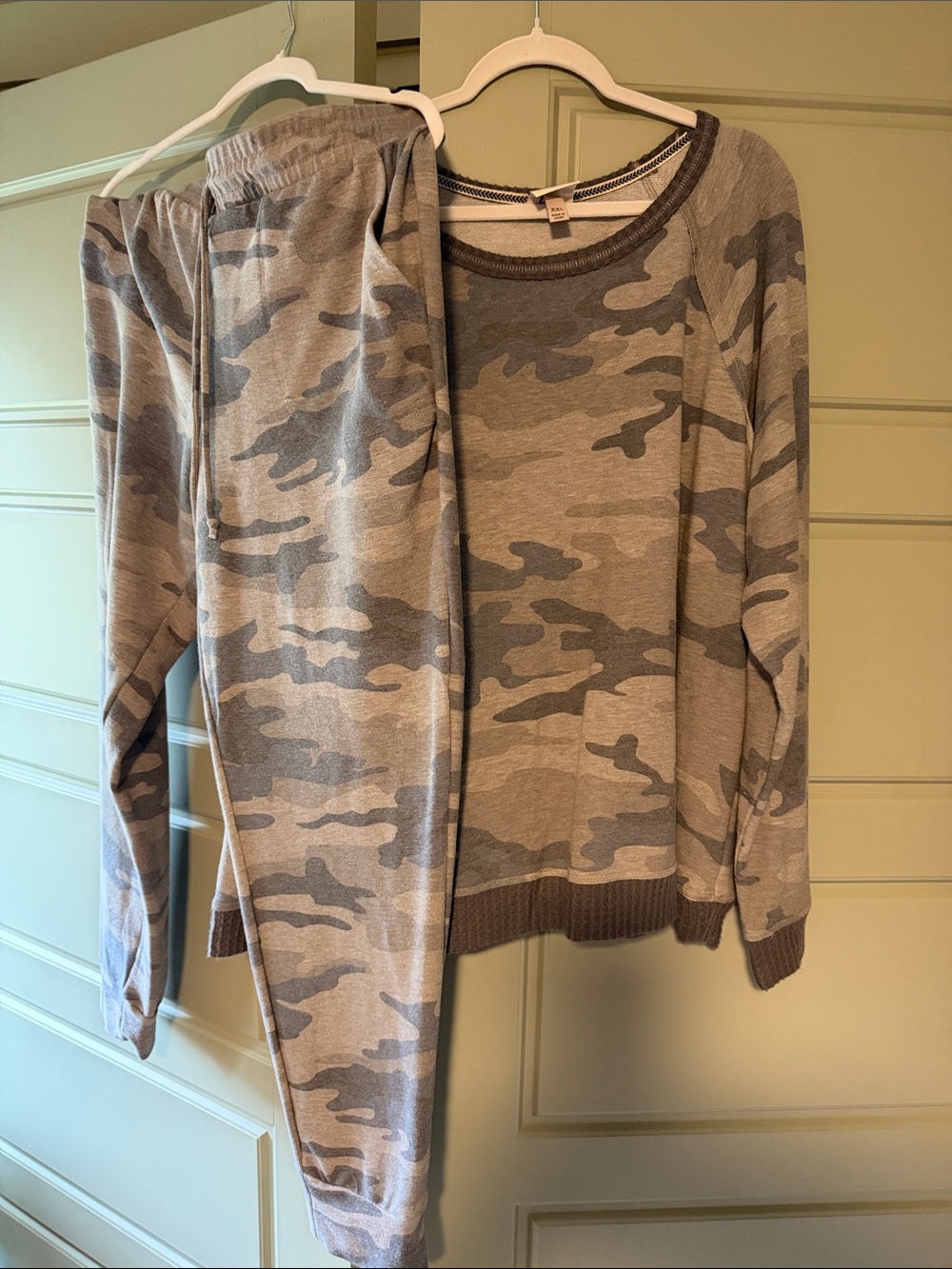 Knox Rose women’s two- piece jogger set, camo (pant XL, Hoodie XXL)
